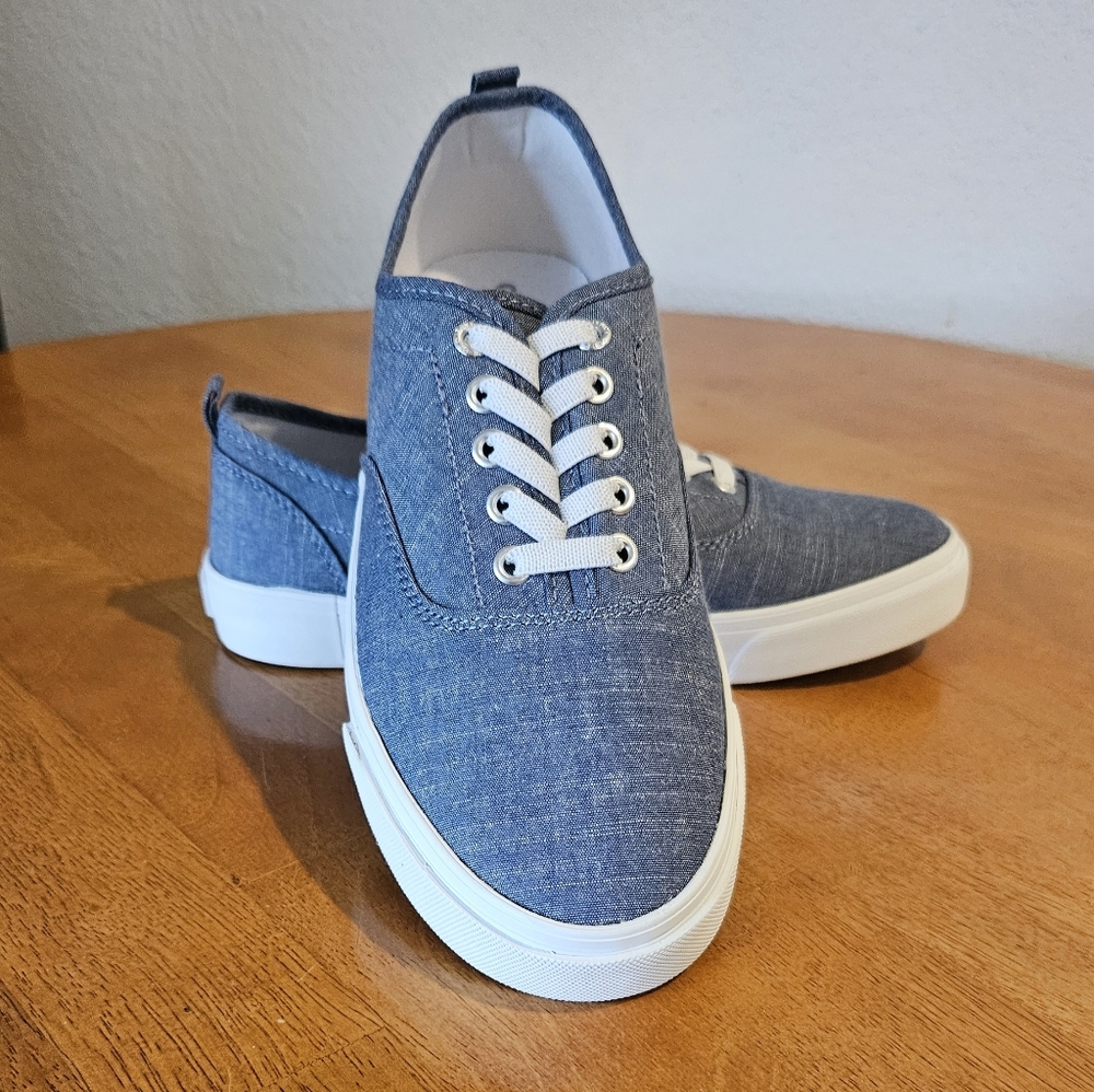 NWOT'S! - OLD NAVY - Classic look light denim Canvas Sneakers -  Size 6.5